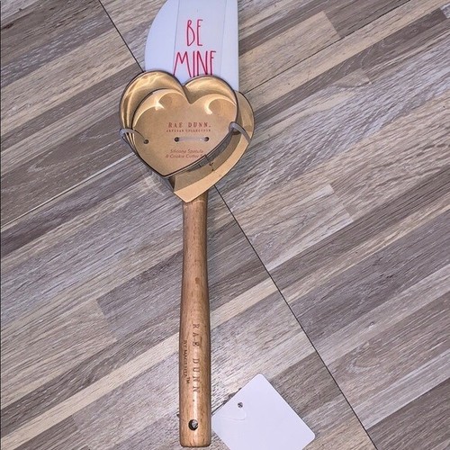 Rae dunn mine spatula and - be,