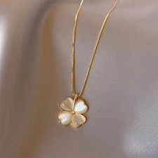 Collier fleur trèfle pierre