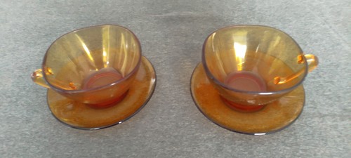 Grandes tasses sous - grandes,