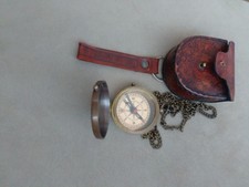 Boussole en laiton avec étui 