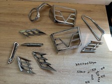 UN LOT DE CACHE GRILLE CHROME
