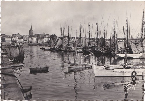 CPA 85 VENDEE. Le Port des