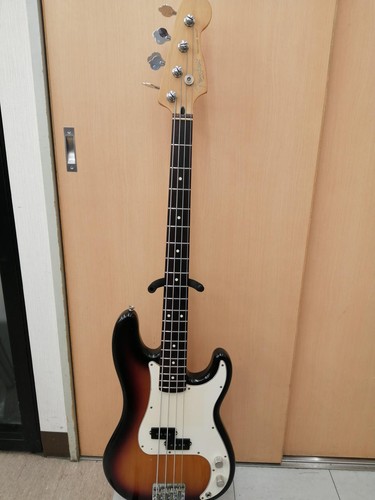 Guitare basse électrique