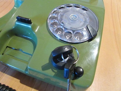 Ancien telephone cle - a,