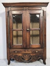Armoire vitrée en noyer