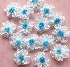 Fleurs bleues ciel en organza