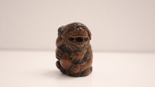 Ancien Netsuke Shishi Komainu Lion en bois signé Époque Meiji XIXe siècle
