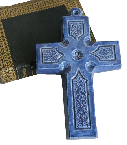 Crucifix céramique triskell - crucifix,