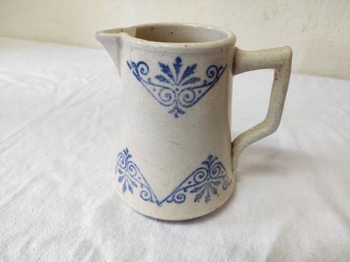 Ancien pichet pot - pot, en