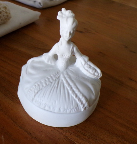 Figurine biscuit bouquetière - figurine,