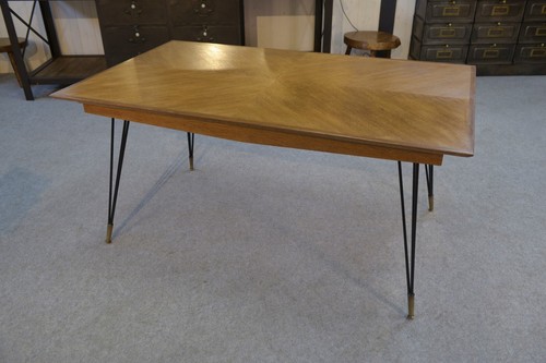 Table chêne pied - en,
