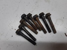 vis de culasse de moteur