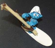 figurine schtroumpf sur