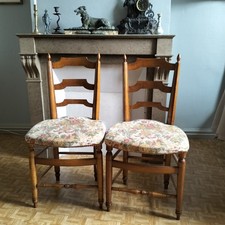 Paire de chaises de style