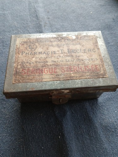 Ancienne boite métallique - boite,