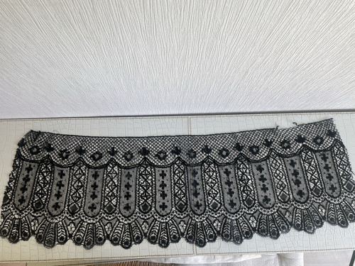 Ancienne dentelle puy au - du,