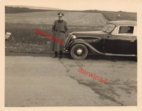 Soldat allemand avec voiture
