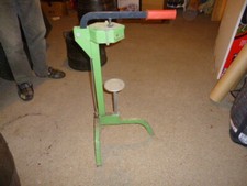 Ancienne bouchonneuse à main