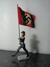 SOLDAT ALLEMAND AVEC DRAPEAU