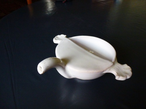 Ancienne tasse malade en - tasse, à