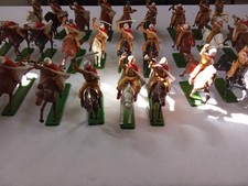 Lot 27 Figurines Cavaliers