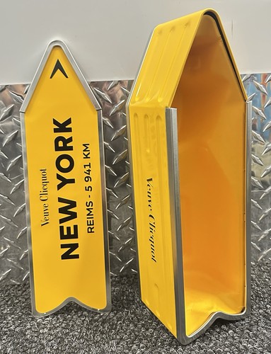 Veuve clicquot champagne - veuve,