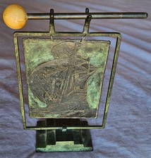 Gong de table en bronze LOYS FRANCE Dinanderie Art Déco 1930 Décor bateau Galion