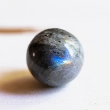Boule LABRADORITE 25 mm Pierre naturelle Lithothérapie Sphère Énergie