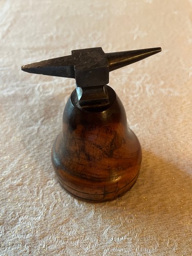 Ancienne petite enclume - , de