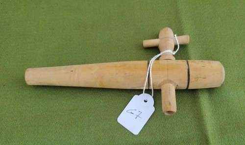 Ancien petit robinet bois - petit,