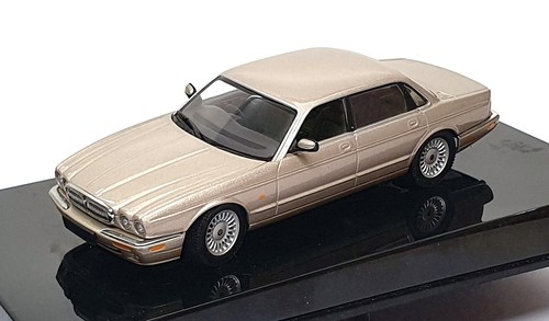 Autoart scale diecast - 1/43,
