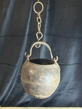 Chaudron ancien en fer forgé