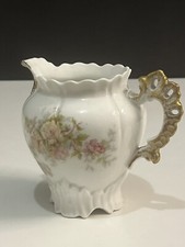 Pot a lait verseuse en porcelaines de Limoges decor de fleurs