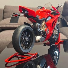 Spray 1:6 Ducati V4S Racing