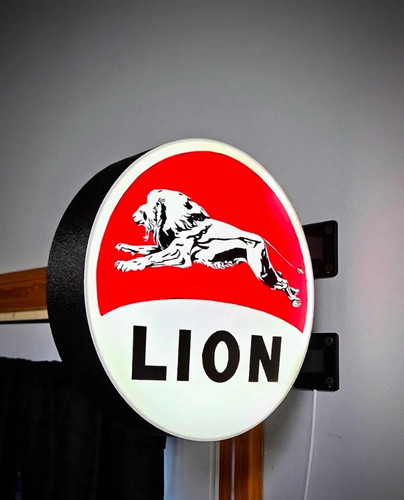 Enseigne lion gasoline - lion,