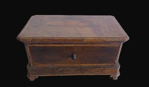 Commode miniature secret - à,