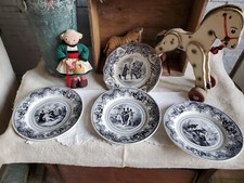 3 assiettes parlantes Gien Medaille d'or  "la vie d'un soldat" et 1 expo