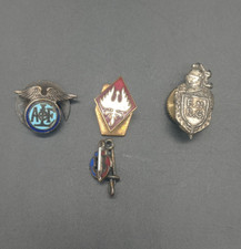 Lot de 4 petits insignes