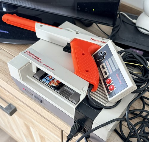 Nintendo nes 1985 console - nintendo, nes,1985