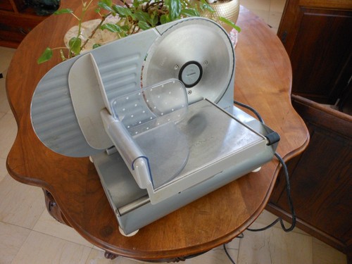 Machine trancher electrique - machine, a