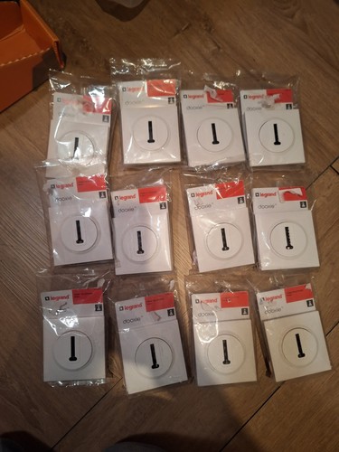 Lot prises avec plaque - de,