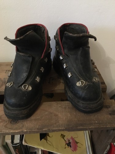 Ancienne paire chaussures ski - ancienne,