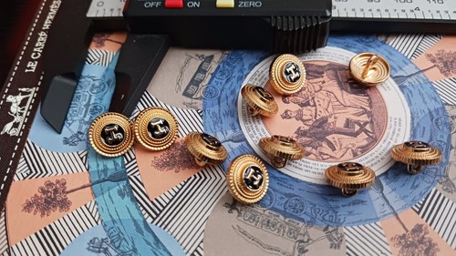 Hermes button single 12 - single, (one)