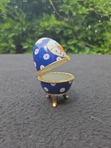 Oeuf en porcelaine pilulier