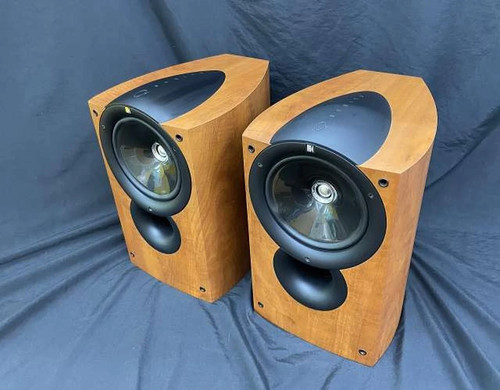 Kef bookshelf speakers pair - q1,