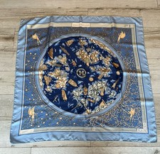 Hermès Foulard en soie bleu