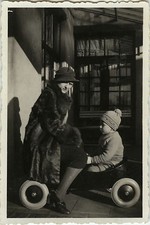 OLD PHOTO - VINTAGE SNAPSHOT -