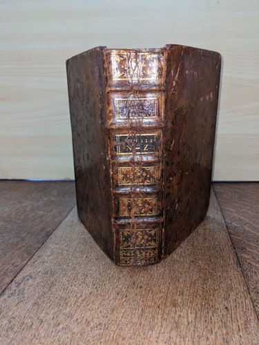 Livre ancien dela - livre, croix