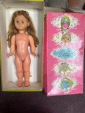 poupée Bella dans sa boîte