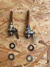 paire de robinets d’essence